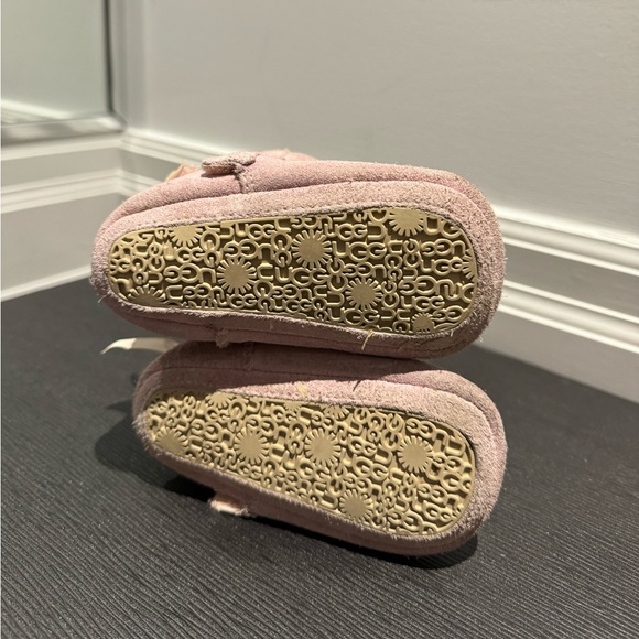 UGG Jesse Bow Boots - Picture 5 of 8